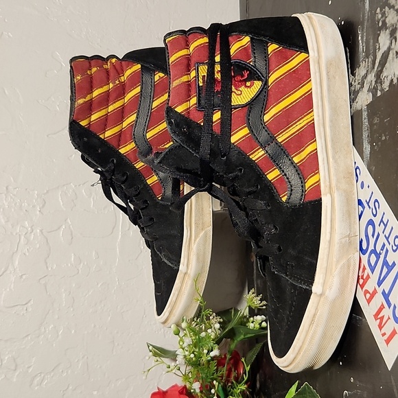 VANS x Harry Potter Gryffindor Thrashed Sk8 Shoe 7.5 Men's 9 Womens - Picture 5 of 15